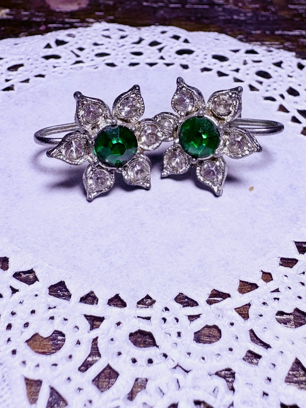 Vintage Art Deco White & Emerald Rhinestone Floral Cluster Screw Back Earrings